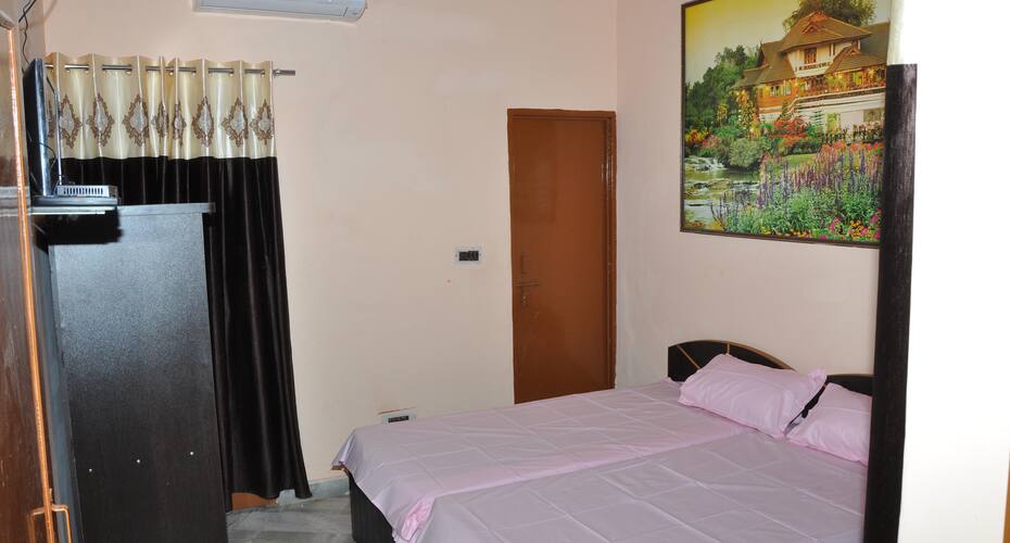 Shreenu Homestay, Agra 2